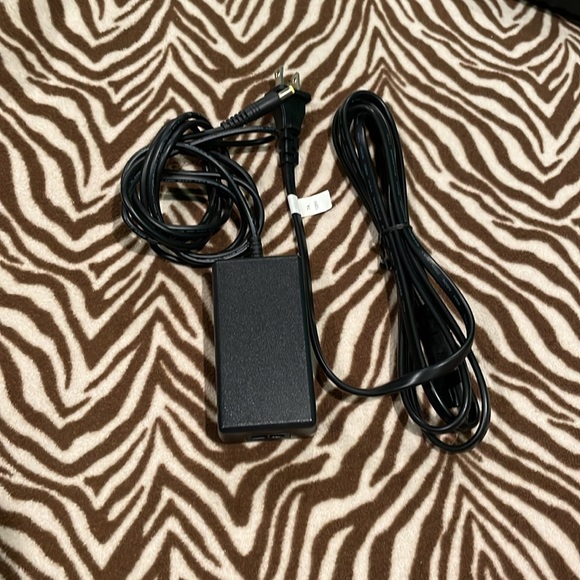 SONY Portable DVD player with 8” Widescreen LCD - Picture 4 of 7